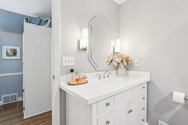 $949,000 | 840 Kurtis Drive, Elm Grove, WI 53122