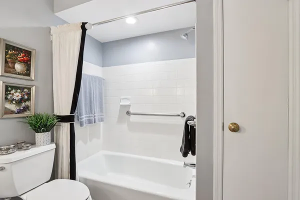 $949,000 | 840 Kurtis Drive, Elm Grove, WI 53122