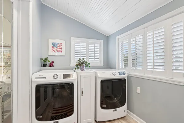 $949,000 | 840 Kurtis Drive, Elm Grove, WI 53122