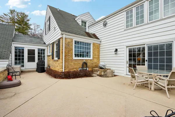 $949,000 | 840 Kurtis Drive, Elm Grove, WI 53122