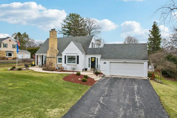 $949,000 | 840 Kurtis Drive, Elm Grove, WI 53122