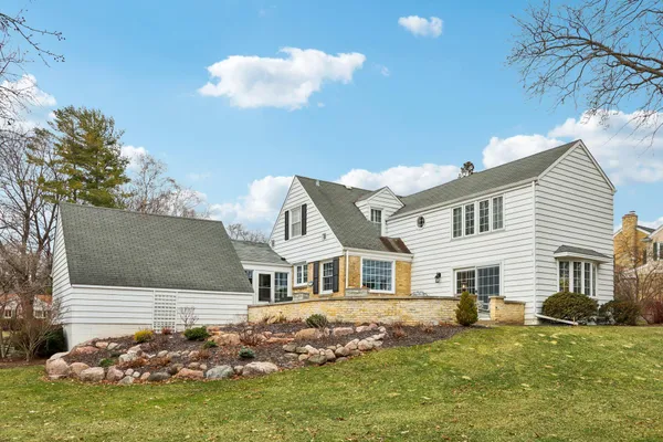 $949,000 | 840 Kurtis Drive, Elm Grove, WI 53122