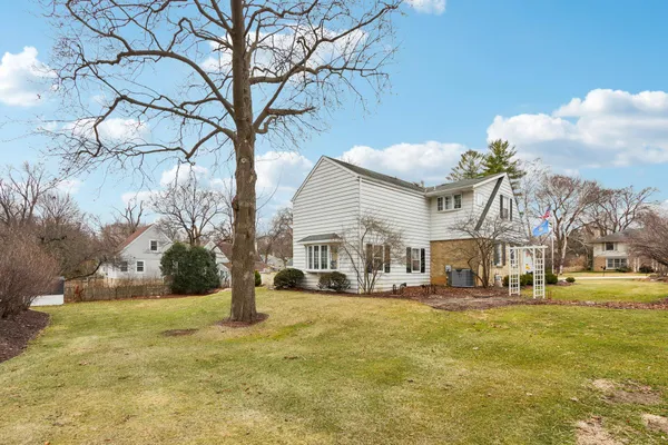$949,000 | 840 Kurtis Drive, Elm Grove, WI 53122