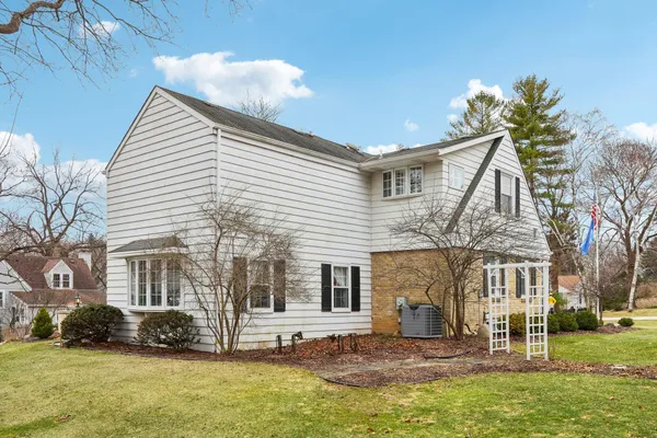 $949,000 | 840 Kurtis Drive, Elm Grove, WI 53122