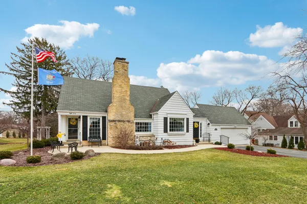 $949,000 | 840 Kurtis Drive, Elm Grove, WI 53122