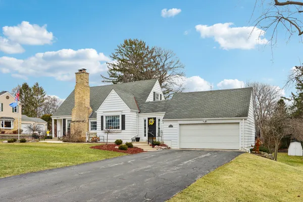 $949,000 | 840 Kurtis Drive, Elm Grove, WI 53122