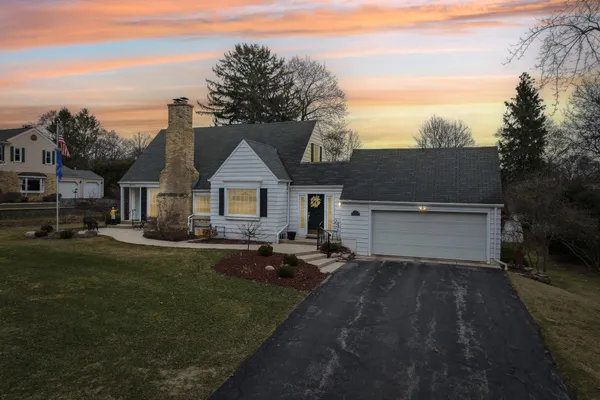 $949,000 | 840 Kurtis Drive, Elm Grove, WI 53122