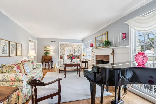 $949,000 | 840 Kurtis Drive, Elm Grove, WI 53122