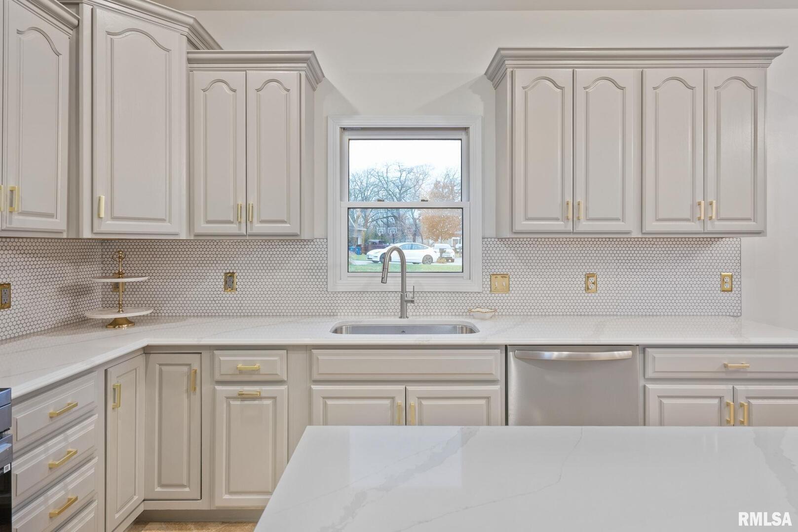 1600 East 5th Street Coal Valley, IL 61240 - Photo 11 of 35