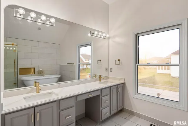 $479,900 | 1600 East 5th Street, Coal Valley, IL 61240