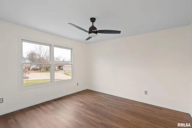 $479,900 | 1600 East 5th Street, Coal Valley, IL 61240