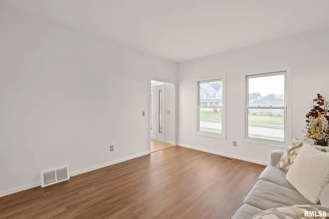 $479,900 | 1600 East 5th Street, Coal Valley, IL 61240