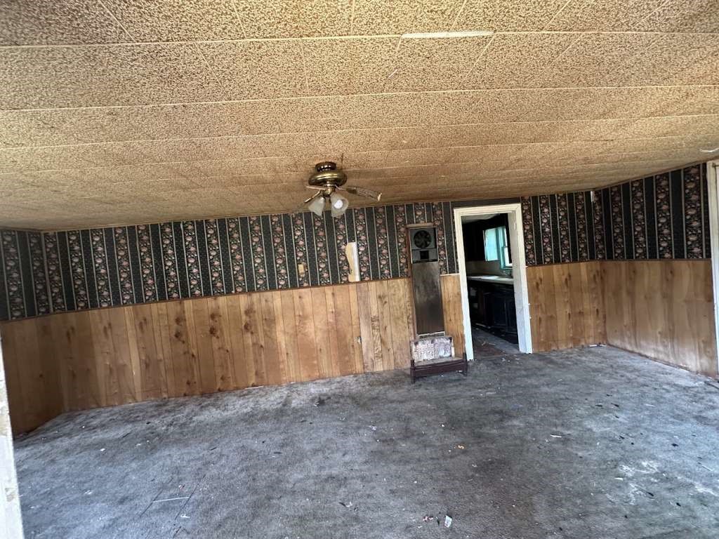 103 East 19th Street Hooks, TX 75561 - Photo 3 of 9 a view of an empty room