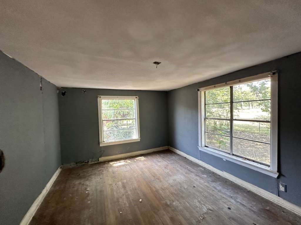 103 East 19th Street Hooks, TX 75561 - Photo 6 of 9 a view of an empty room with a window