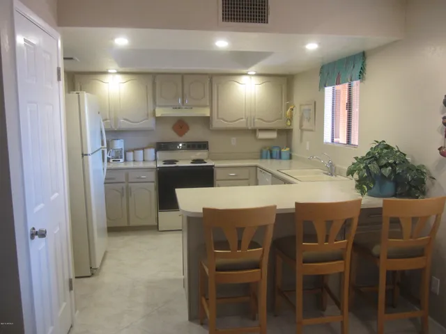 $2,650 | 12212 North Paradise Village Parkway West, Unit 412C, Phoenix, AZ 85032