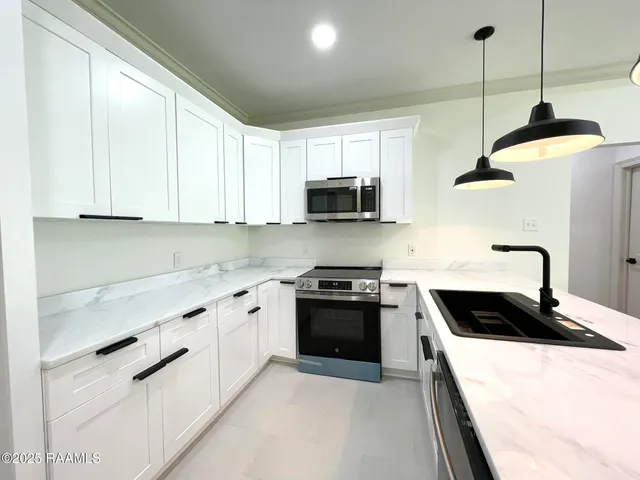 $259,000 | 173 Rue Maury, Ville Platte, LA 70586