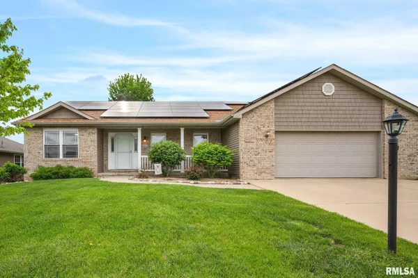 $399,900 | 800 Simon Street, Washington, IL 61571