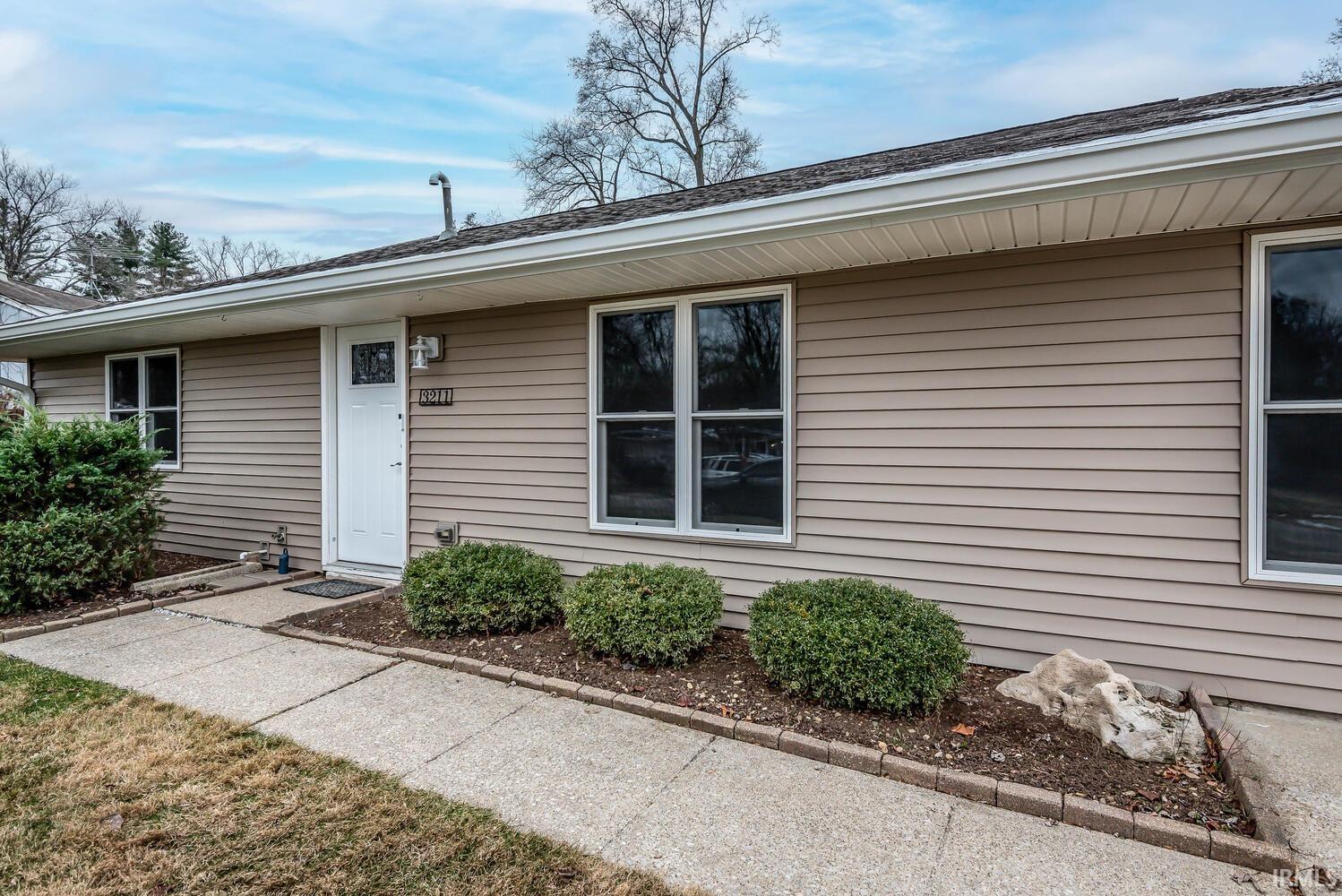 3211 North Stoneycrest Road Bloomington, IN 47404 - Photo 3 of 36