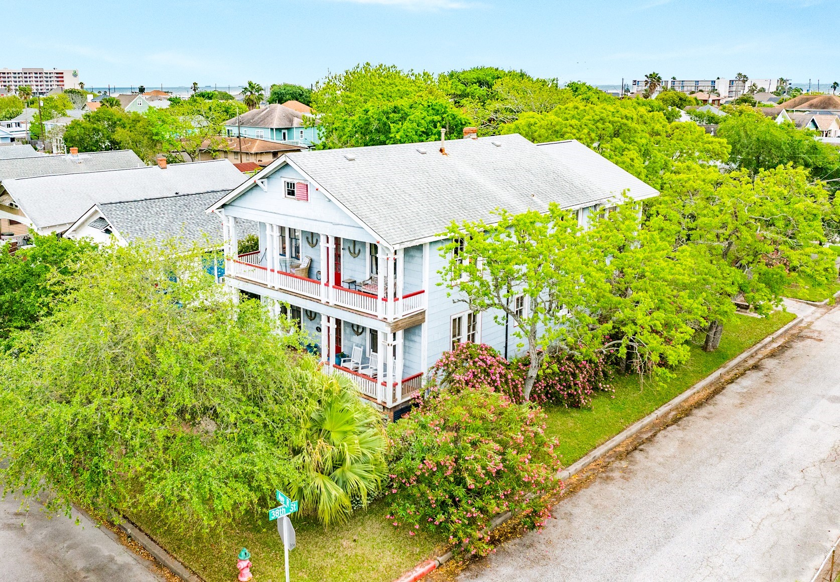 3727 Avenue R Galveston, TX 77550 - Photo 1 of 48 3727 Avenue R is a spacious 3,384 sq ft duplex on a large gated lot.