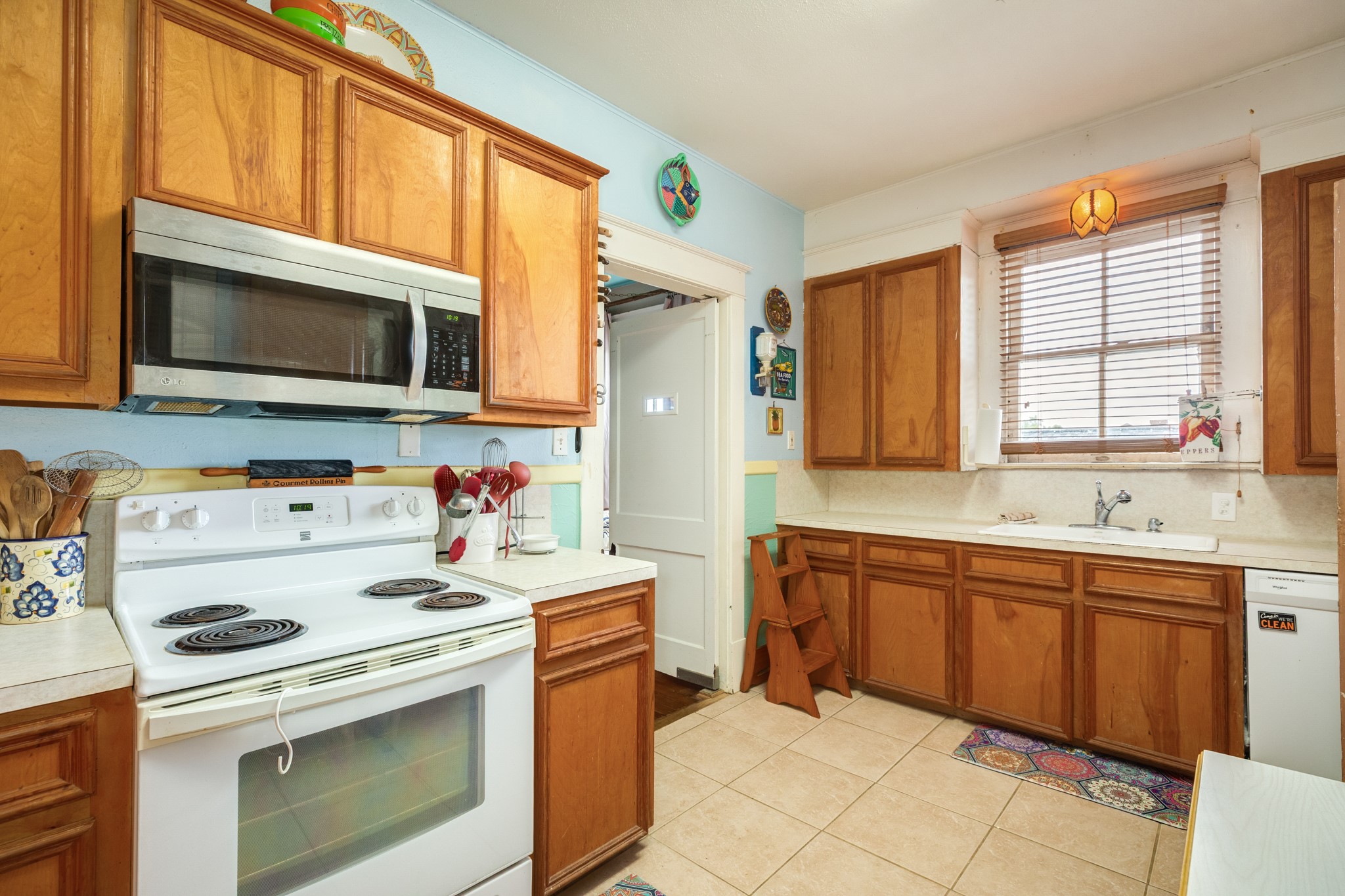 3727 Avenue R Galveston, TX 77550 - Photo 30 of 48 Unit 2 kitchen.