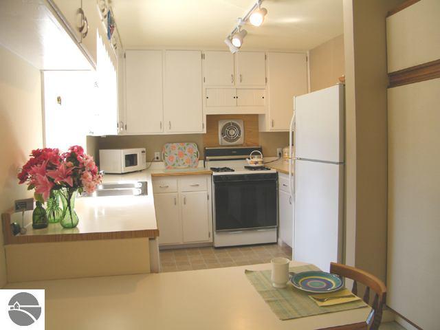 195 Mathison Road South Traverse City, MI 49686 - Photo 12 of 15 1713211-11.JPG