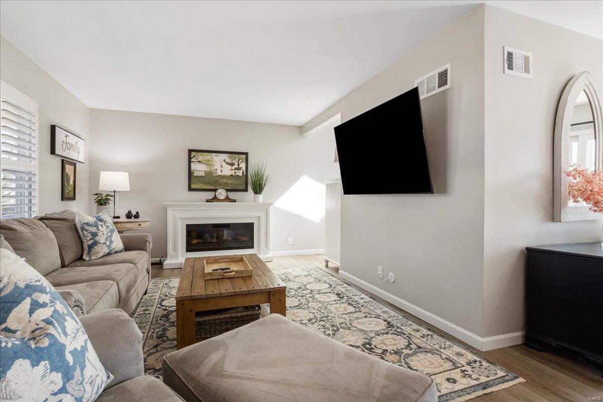 206 Woodridge Road St. Louis, MO 63122 - Photo 3 of 24 Gallery Image 3