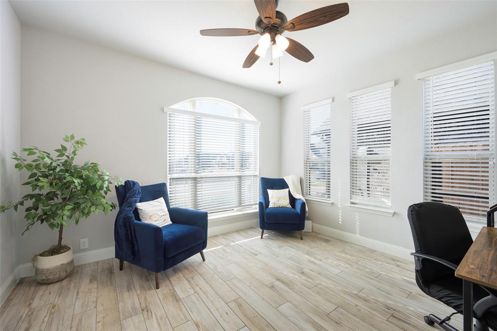 4059 Three Forks Road Kaufman, TX 75142 - Photo 4 of 25 a living room with furniture and a large window