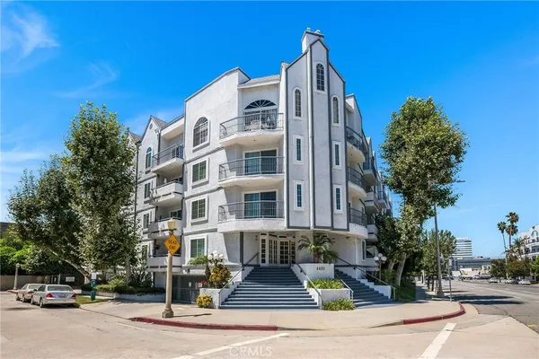 $499,900 | 4401 Sepulveda Boulevard, Unit 207, Sherman Oaks, CA 91403
