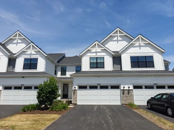 $490,000 | 4204 Chelsea Mnr Circle, Aurora, IL 60504