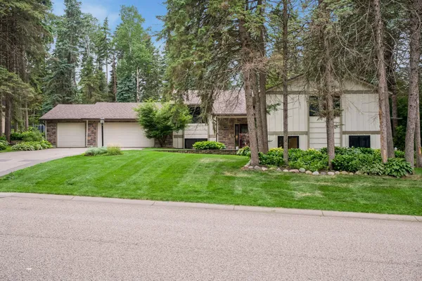 $610,000 | 1148 Kenilworth Drive, Woodbury, MN 55125