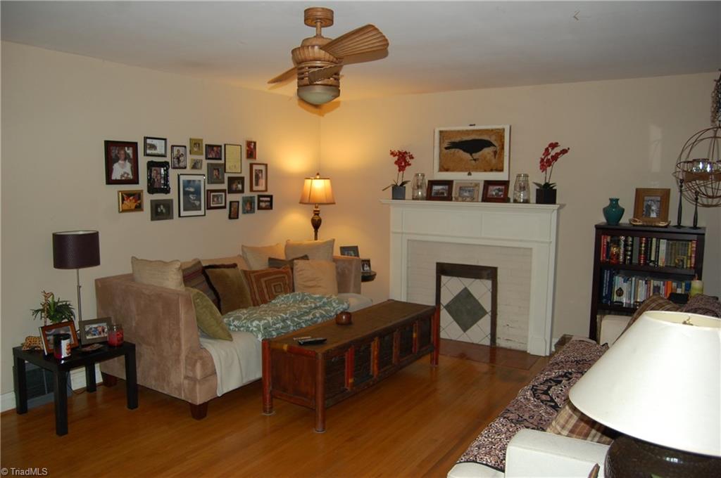 2121 Elgin Road Winston-Salem, NC 27103 - Photo 2 of 23 Living room