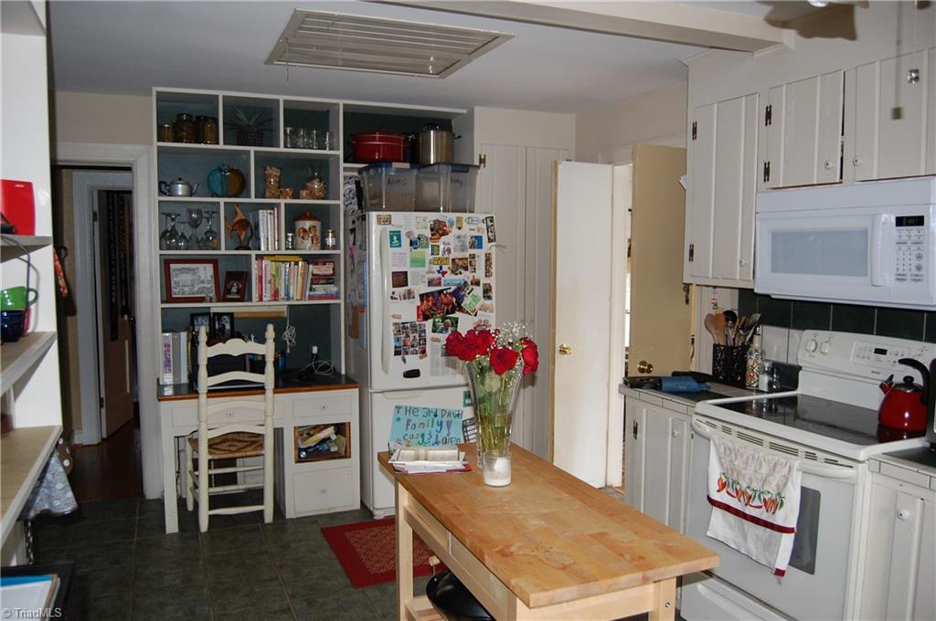 2121 Elgin Road Winston-Salem, NC 27103 - Photo 5 of 23 Kitchen view 2-Refrigerator stays