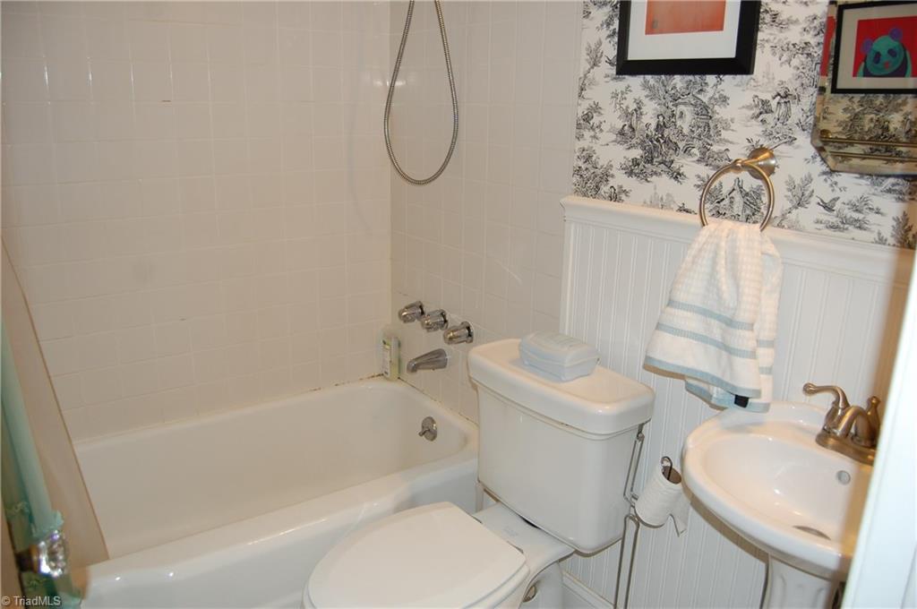 2121 Elgin Road Winston-Salem, NC 27103 - Photo 10 of 23 Main floor bath view 2