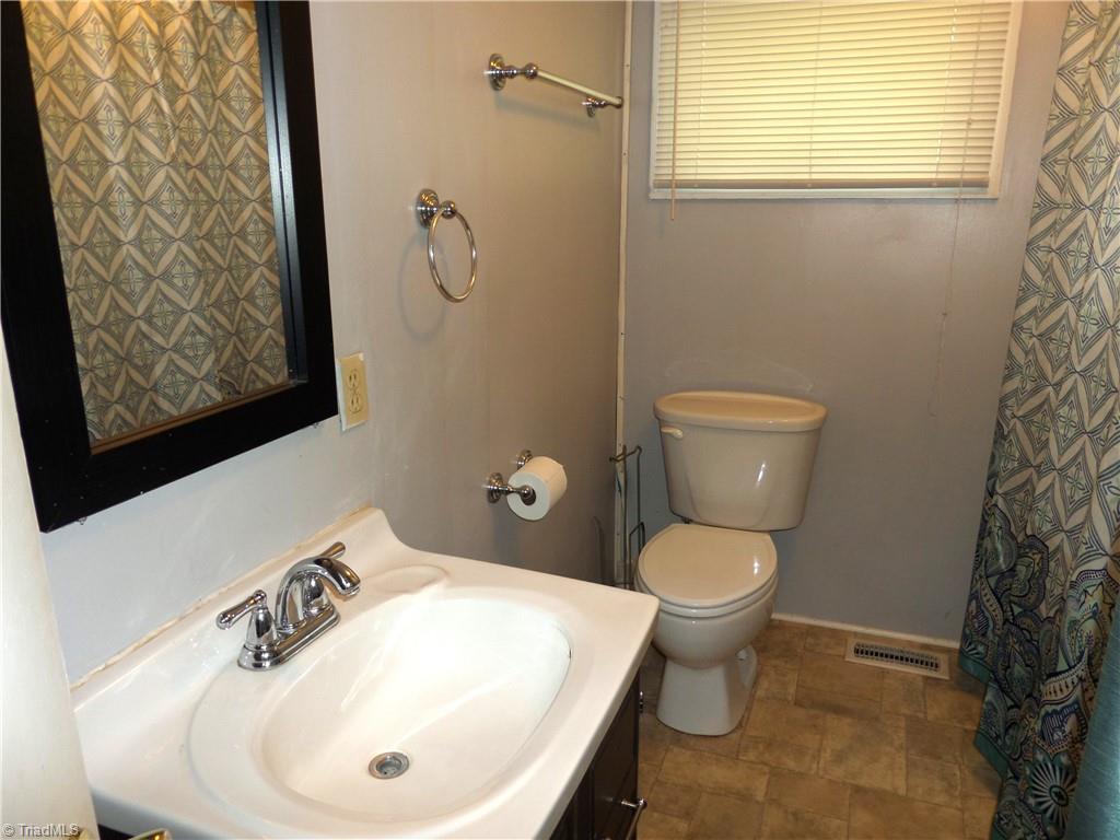 1220 Lake Drive 9 Lexington, NC 27292 - Photo 11 of 21