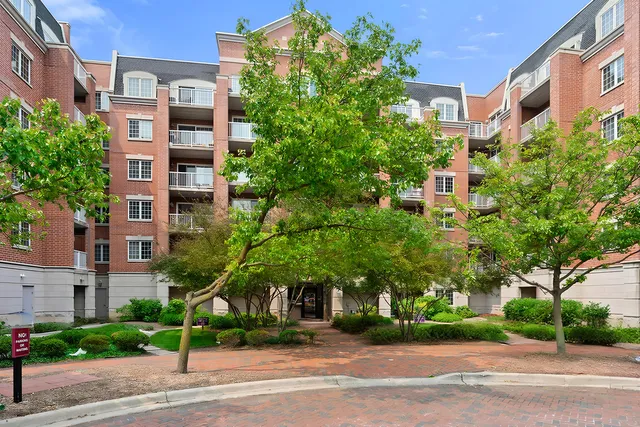 $435,000 | 4833 North Olcott Avenue, Unit 307, Harwood Heights, IL 60706