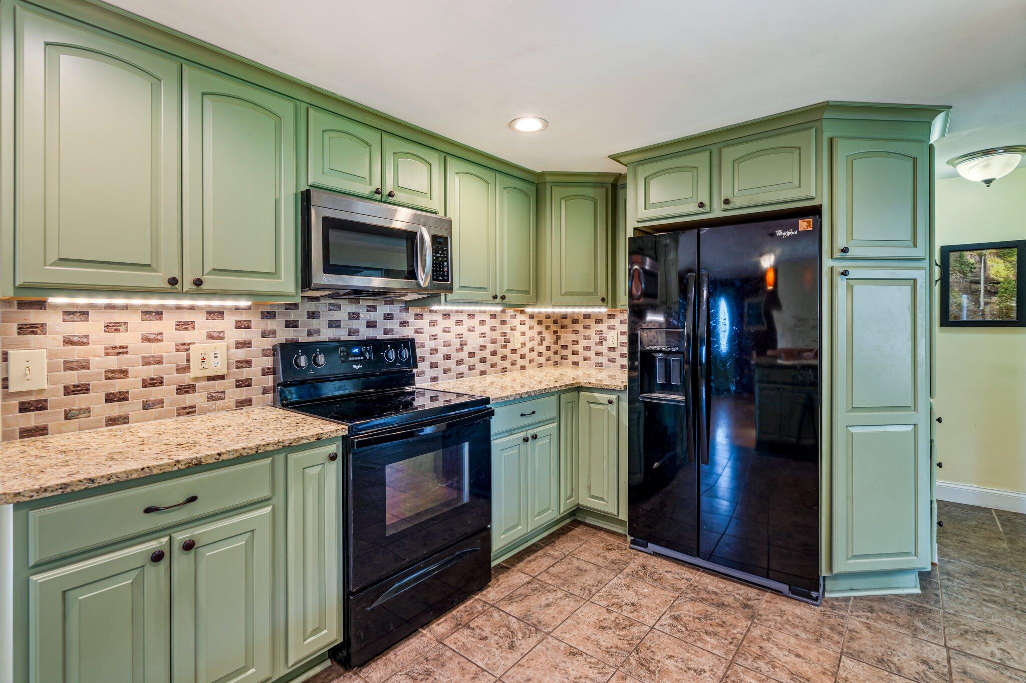 206 Sebago Lake Road Gorham, ME 04038 - Photo 23 of 64 Kitchen