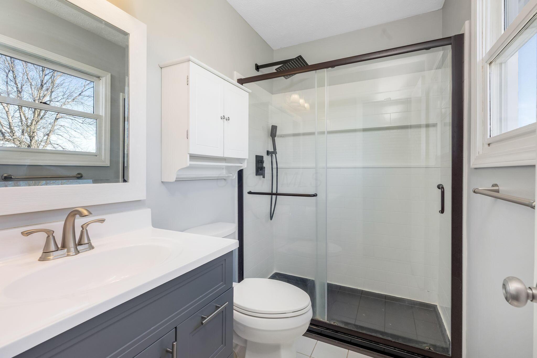 728 Cheshire Road Sunbury, OH 43074 - Photo 41 of 54 Owner's bath