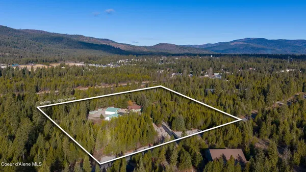 $1,190,000 | 31083 North Spitfire Street, Spirit Lake, ID 83869