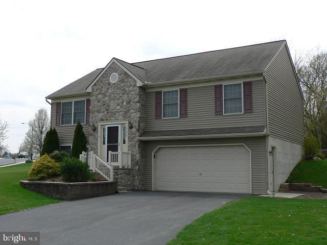 340 North New Street Lititz, PA 17543 - Photo 1 of 12 Gallery Image 1