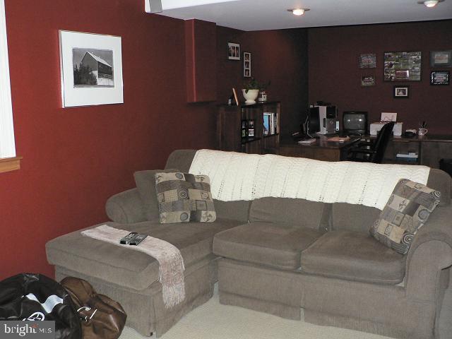 340 North New Street Lititz, PA 17543 - Photo 6 of 12 Gallery Image 6