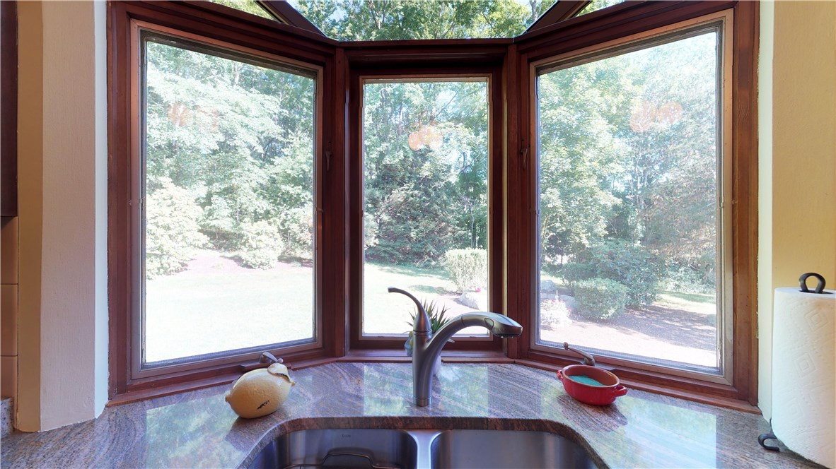 185 Harris Road Smithfield, RI 02917 - Photo 11 of 40 Gallery Image 11