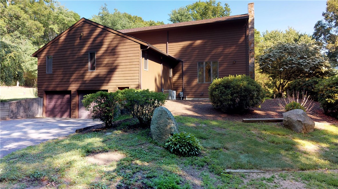 185 Harris Road Smithfield, RI 02917 - Photo 2 of 40 Gallery Image 2