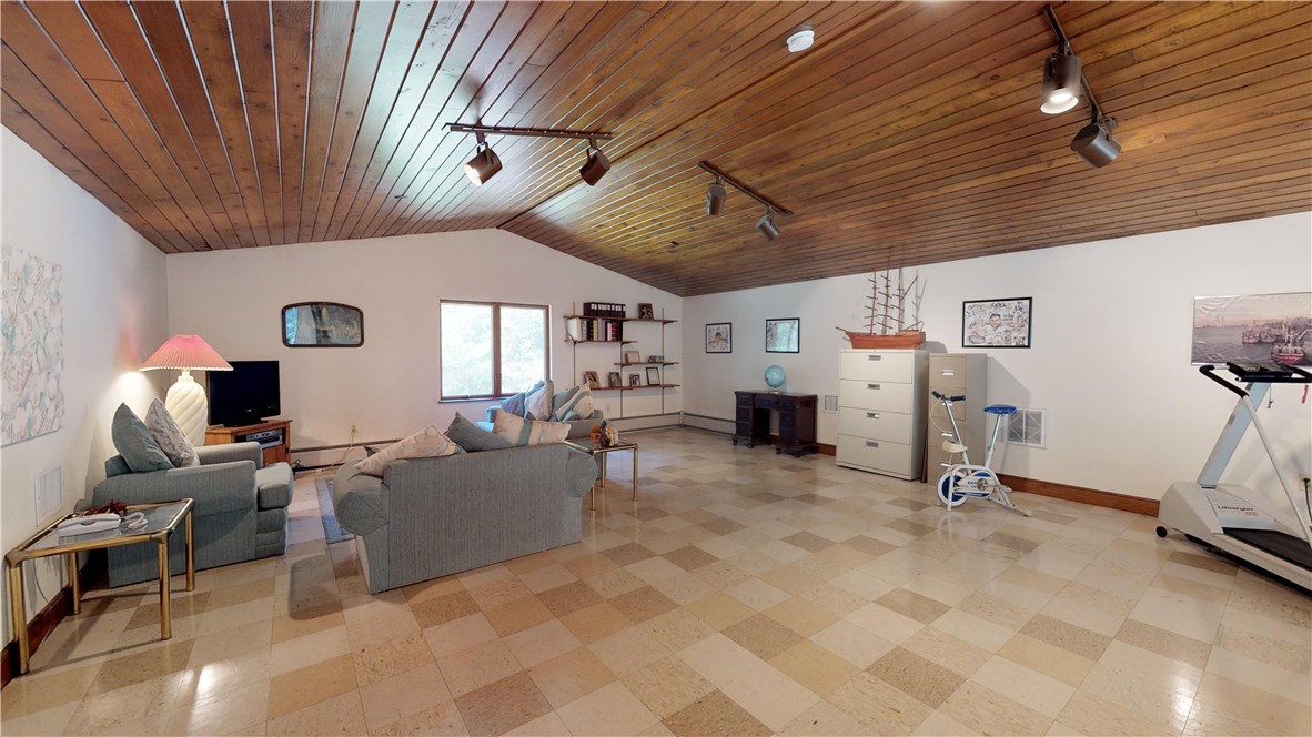 185 Harris Road Smithfield, RI 02917 - Photo 28 of 40 Gallery Image 28