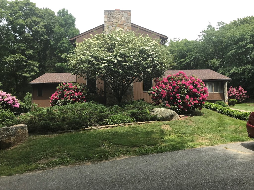 185 Harris Road Smithfield, RI 02917 - Photo 4 of 40 Gallery Image 4