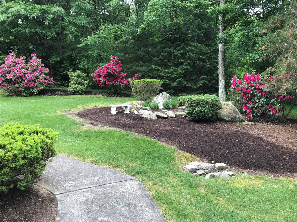 185 Harris Road Smithfield, RI 02917 - Photo 8 of 40 Gallery Image 8