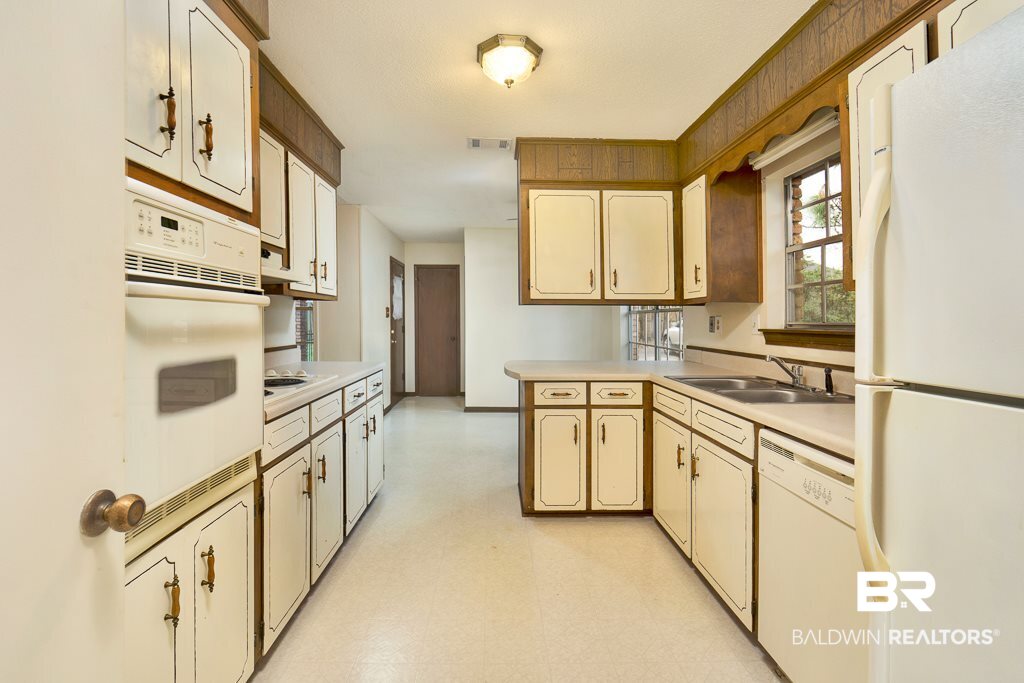 2809 Del Rio Road South Mobile, AL 36693 - Photo 5 of 17 Kitchen