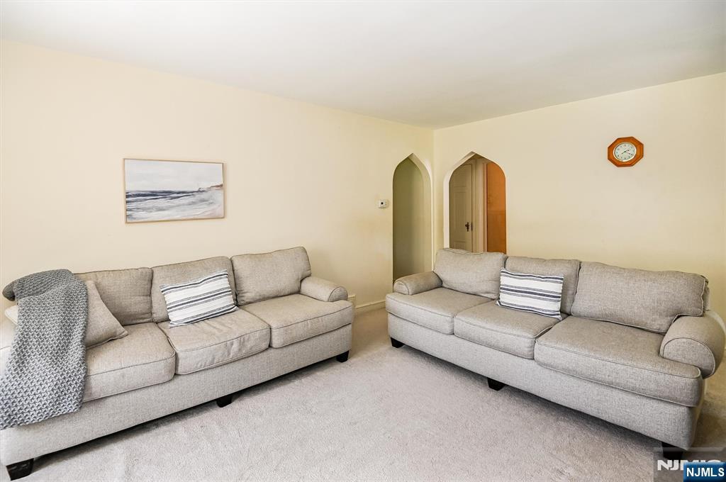 111 Jackson Avenue Wayne, NJ 07470 - Photo 4 of 27
