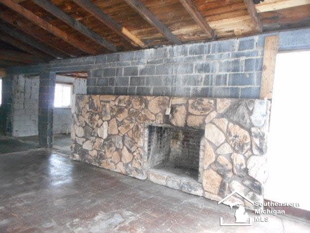 11851 Day Road Dundee, MI 48131 - Photo 8 of 11 Family room pic2