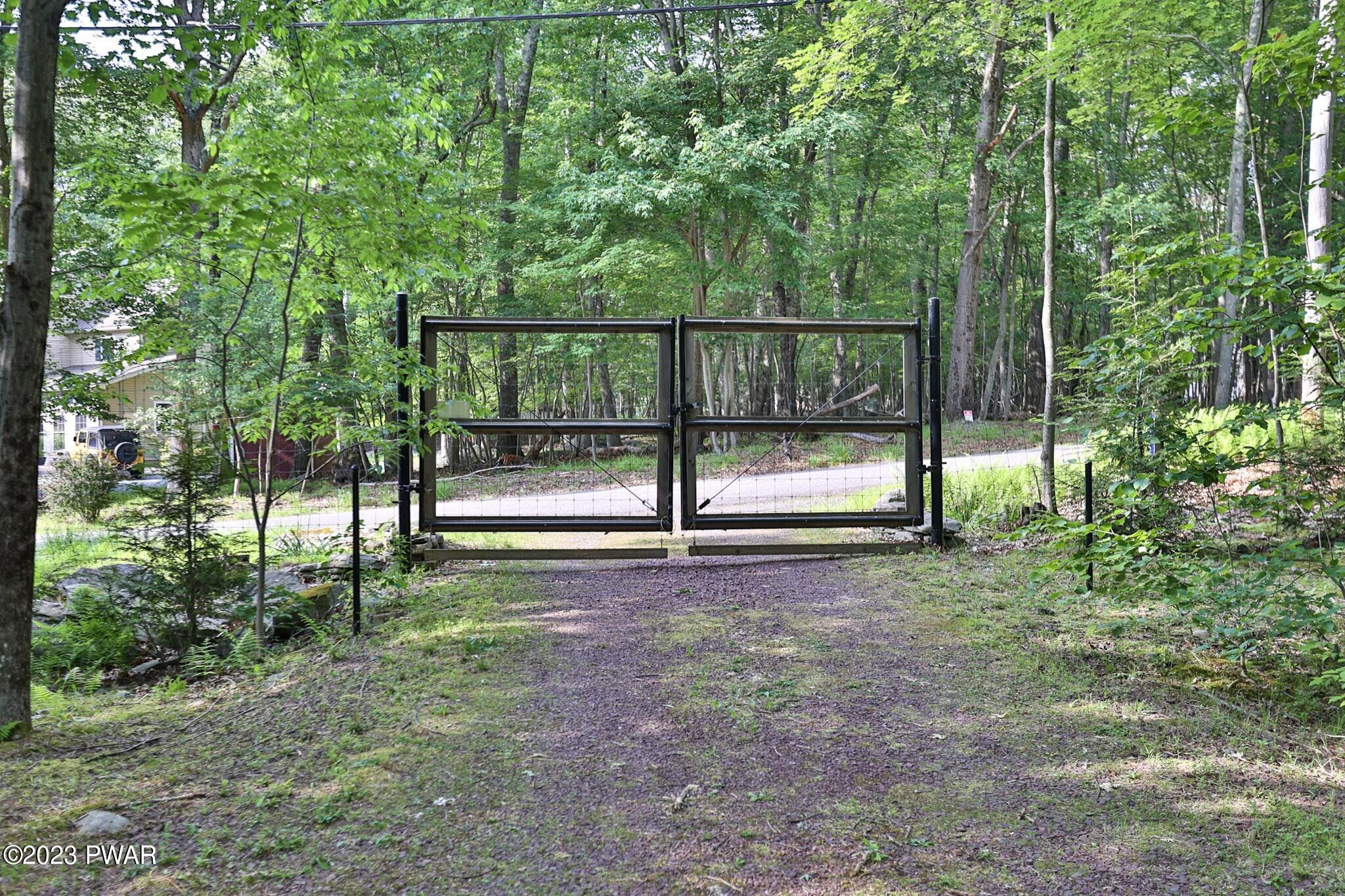131 Rabbit Run Milford, PA 18337 - Photo 32 of 41 Fenced Yard/Gate