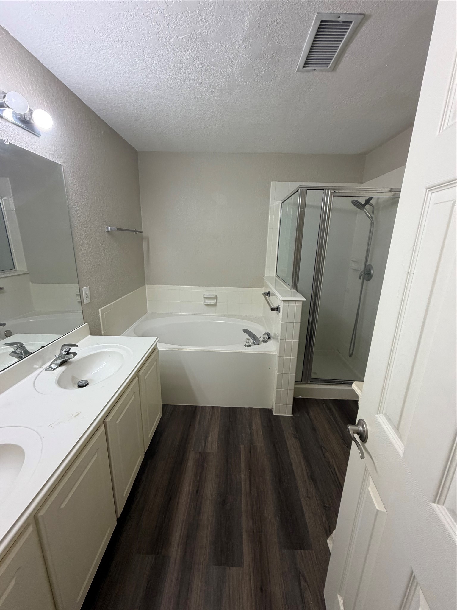 3219 Watercliff Court Spring, TX 77388 - Photo 17 of 21 a bathroom with a sink a toilet a mirror and bathtub